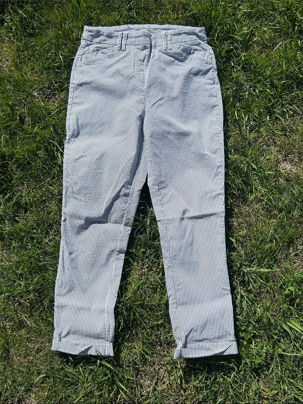 Tribal Light Blue Gray & White Pinstripe Seersucker Capri Women’s Size 6